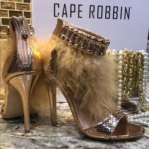 CAPE ROBBIN  Open Peep Toe Stiletto.